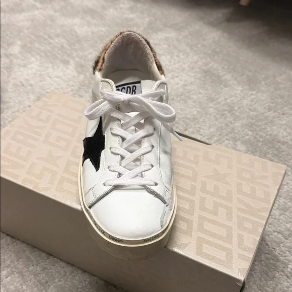 Golden Goose HI STAR with White and Black star sneakers - Picture 5 of 13